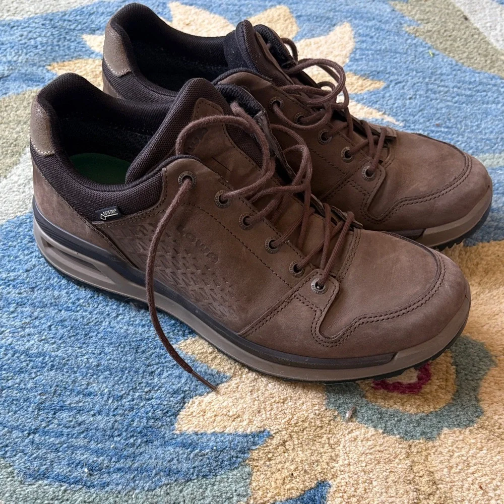 Lowa‎ Locarno GTX Men’s Waterproof Hiking Shows